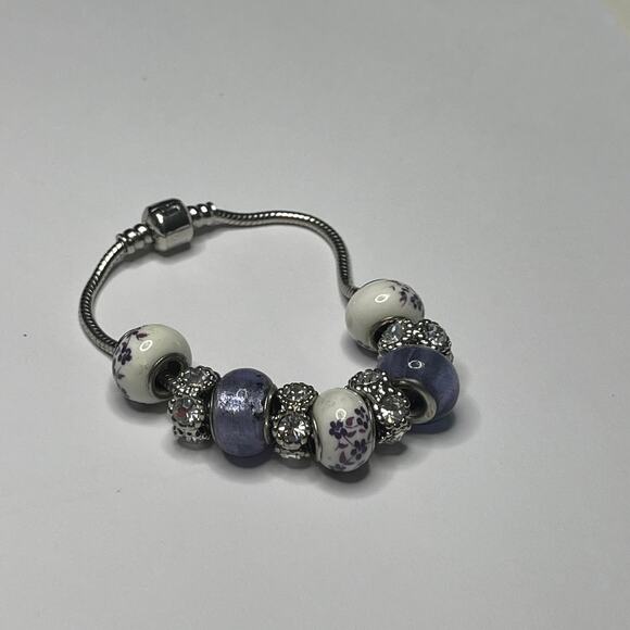 Silver tone bracelet beaded with easy on closure violet purple costume jewelry - Picture 7 of 10